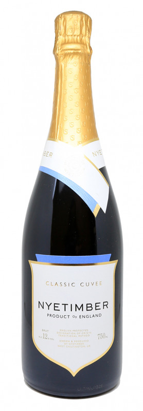 bouteille Nyetimber Classic Cuv&eacute;e, vin effervescent anglais, &eacute;tiquette &eacute;l&eacute;gante, m&eacute;thode traditionnelle, mousse fine, vin de West Sussex, Chardonnay, Pinot Noir, Meunier