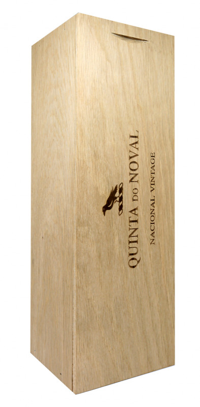 bouteille de Quinta do Noval Vintage Nacional 2023, coffret en bois, Douro
